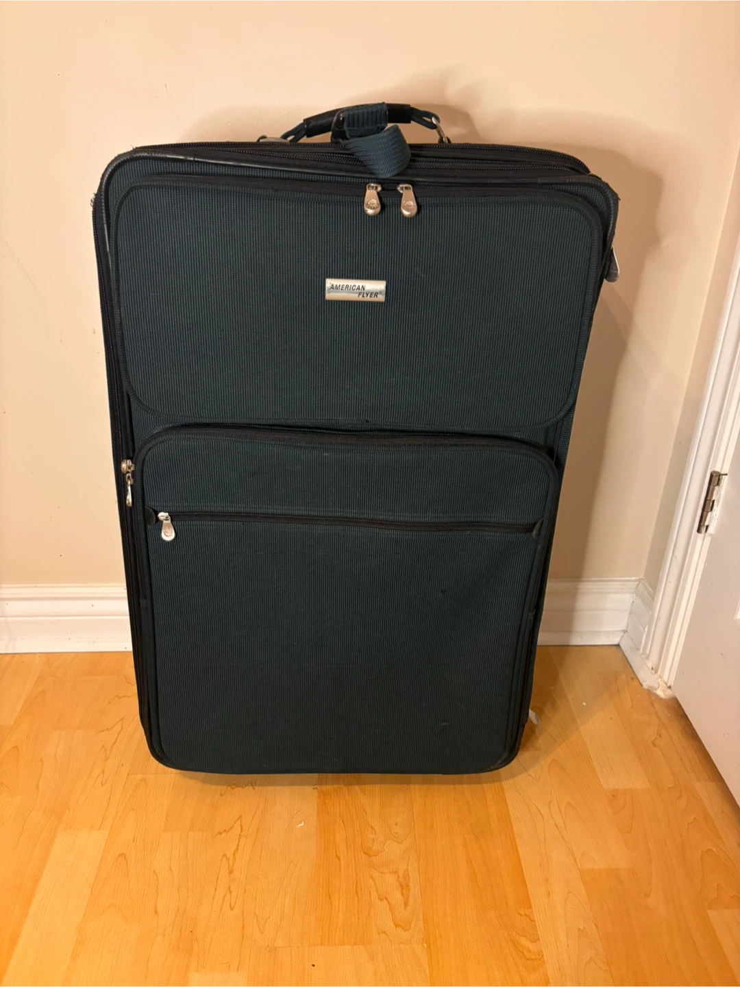 American Flyer Rolling Suitcase – Classic Softside Luggage