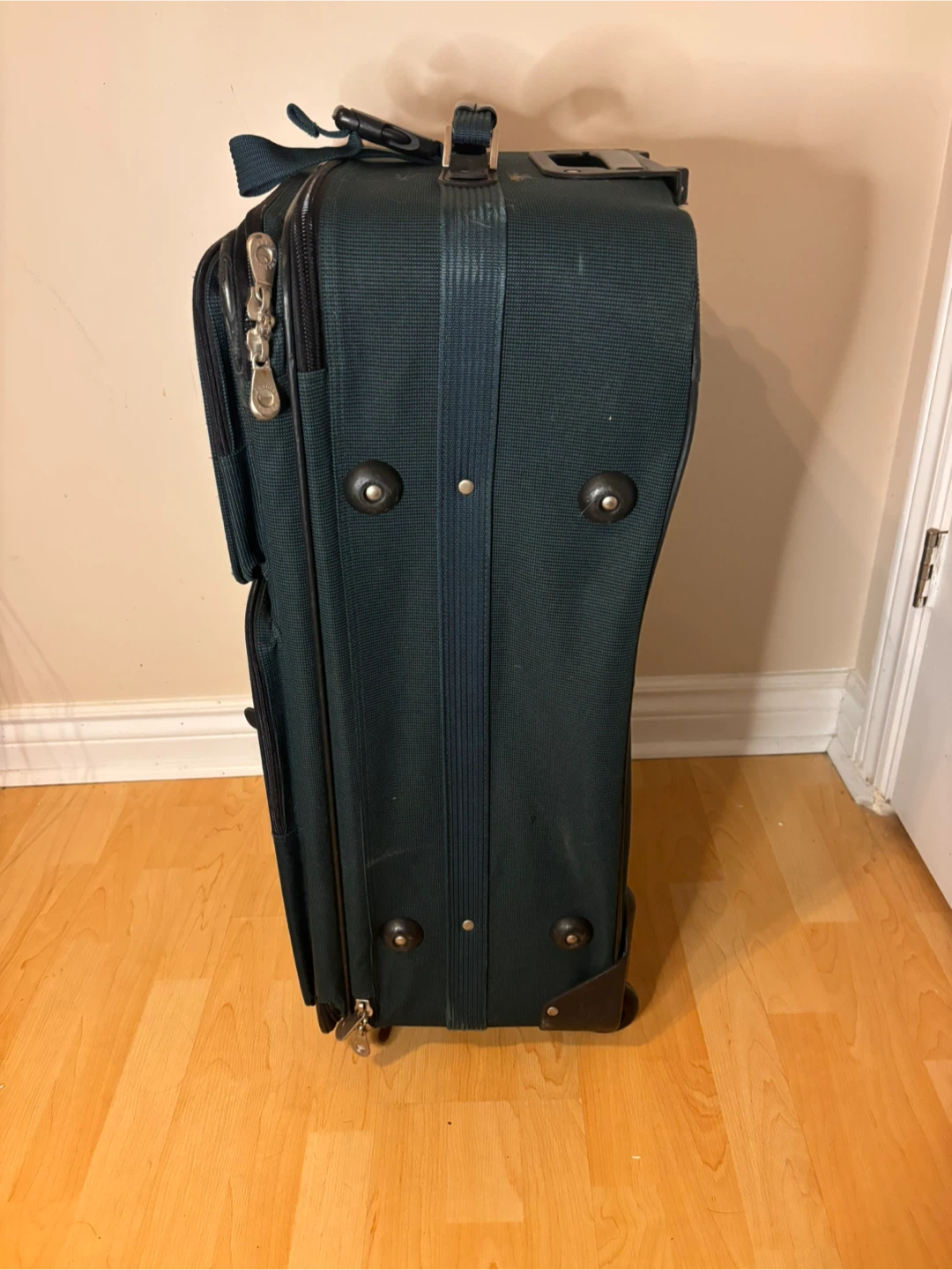 American Flyer Rolling Suitcase – Classic Softside Luggage - photo 2