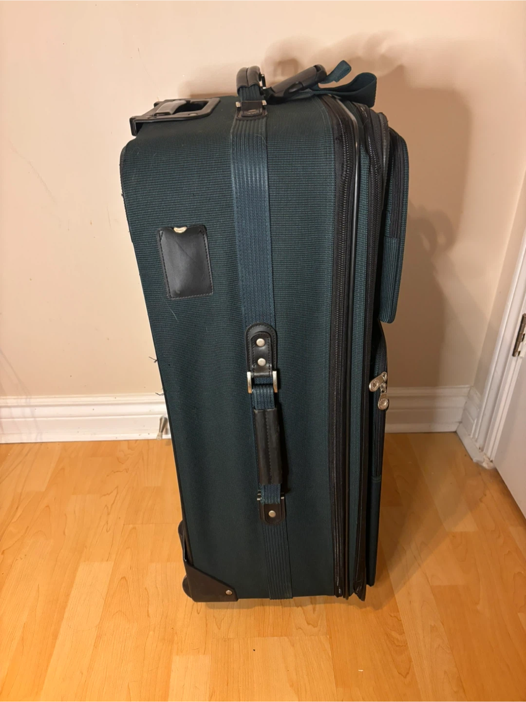 American Flyer Rolling Suitcase – Classic Softside Luggage - photo 4