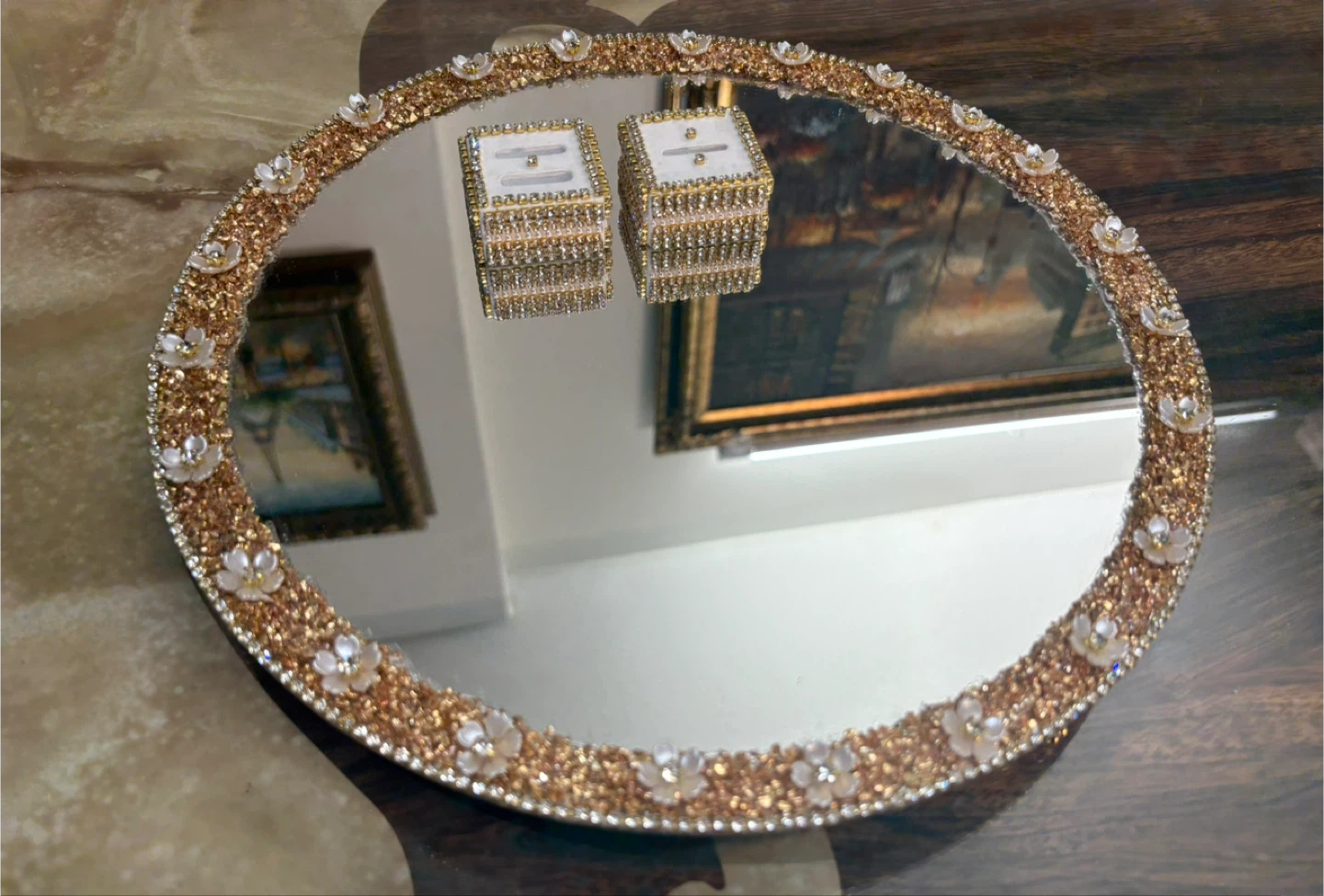 Round Mirror Tray with gold stone with white floral & rhinestone - photo 5