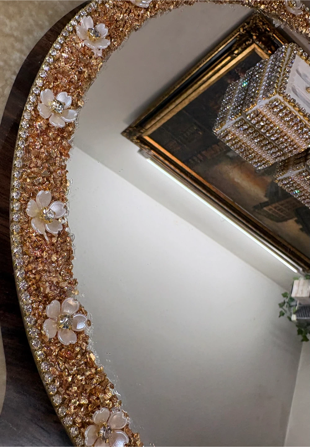 Round Mirror Tray with gold stone with white floral & rhinestone - photo 3