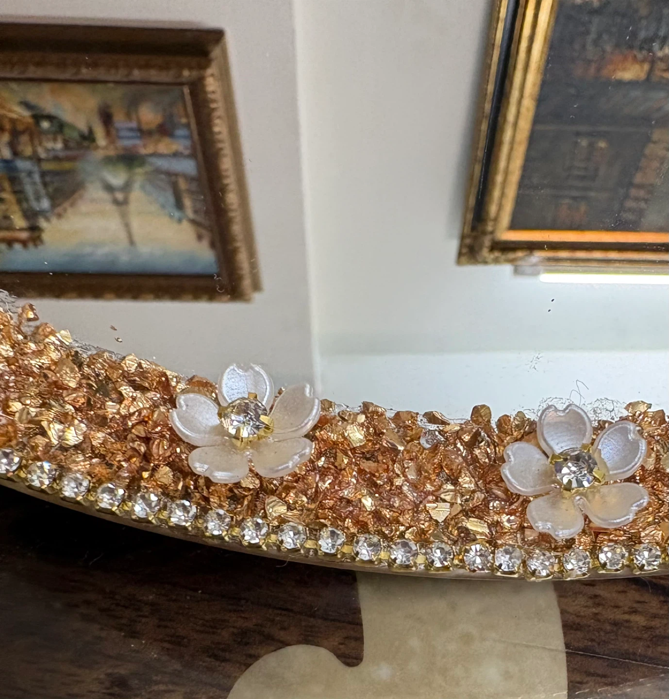 Round Mirror Tray with gold stone with white floral & rhinestone - photo 2