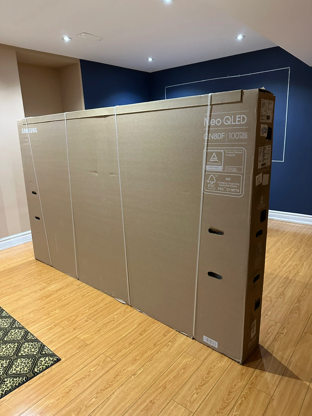 New Samsung QN80F 100" empty tv box