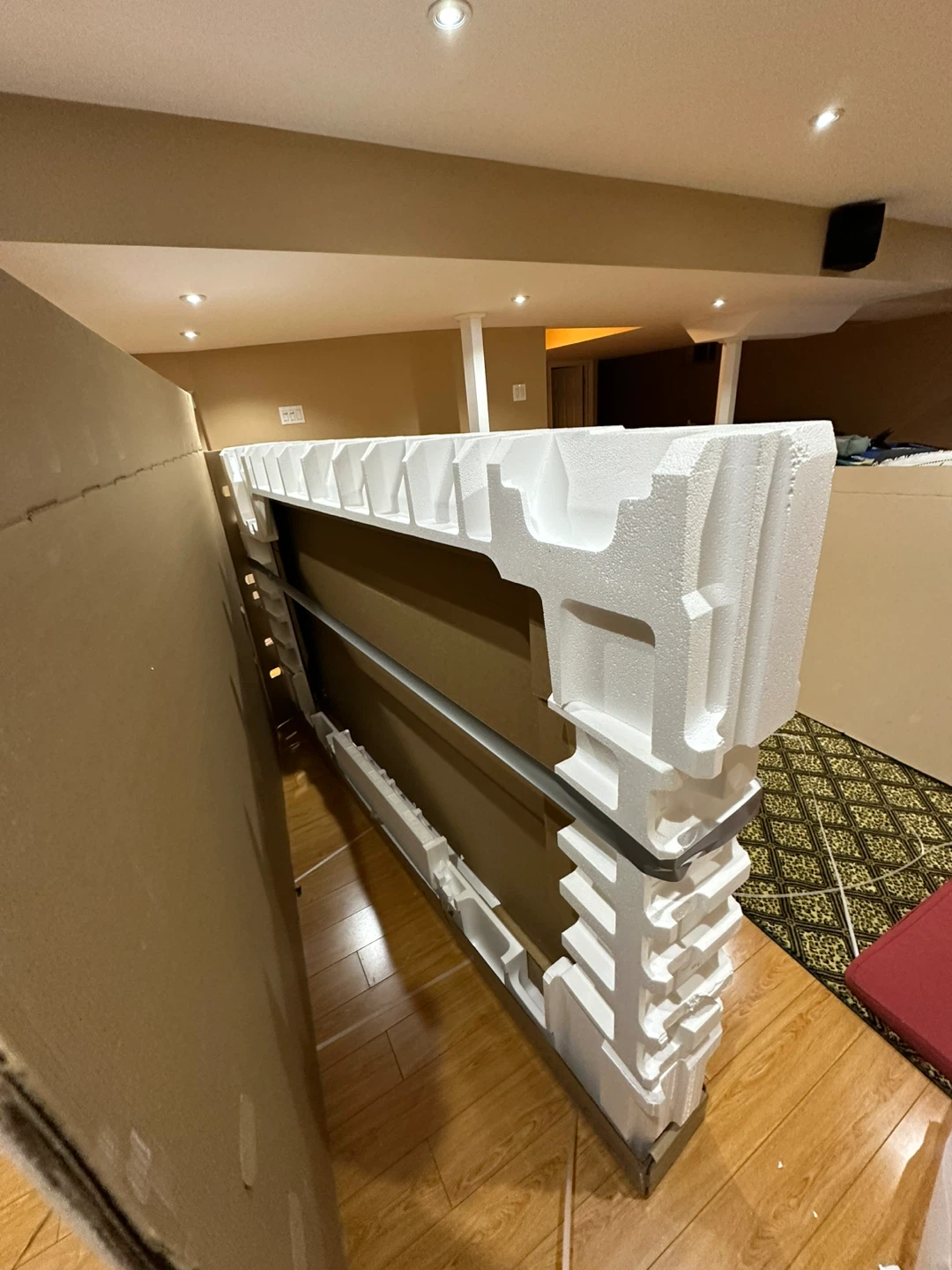 New Samsung QN80F 100" empty tv box - photo 3