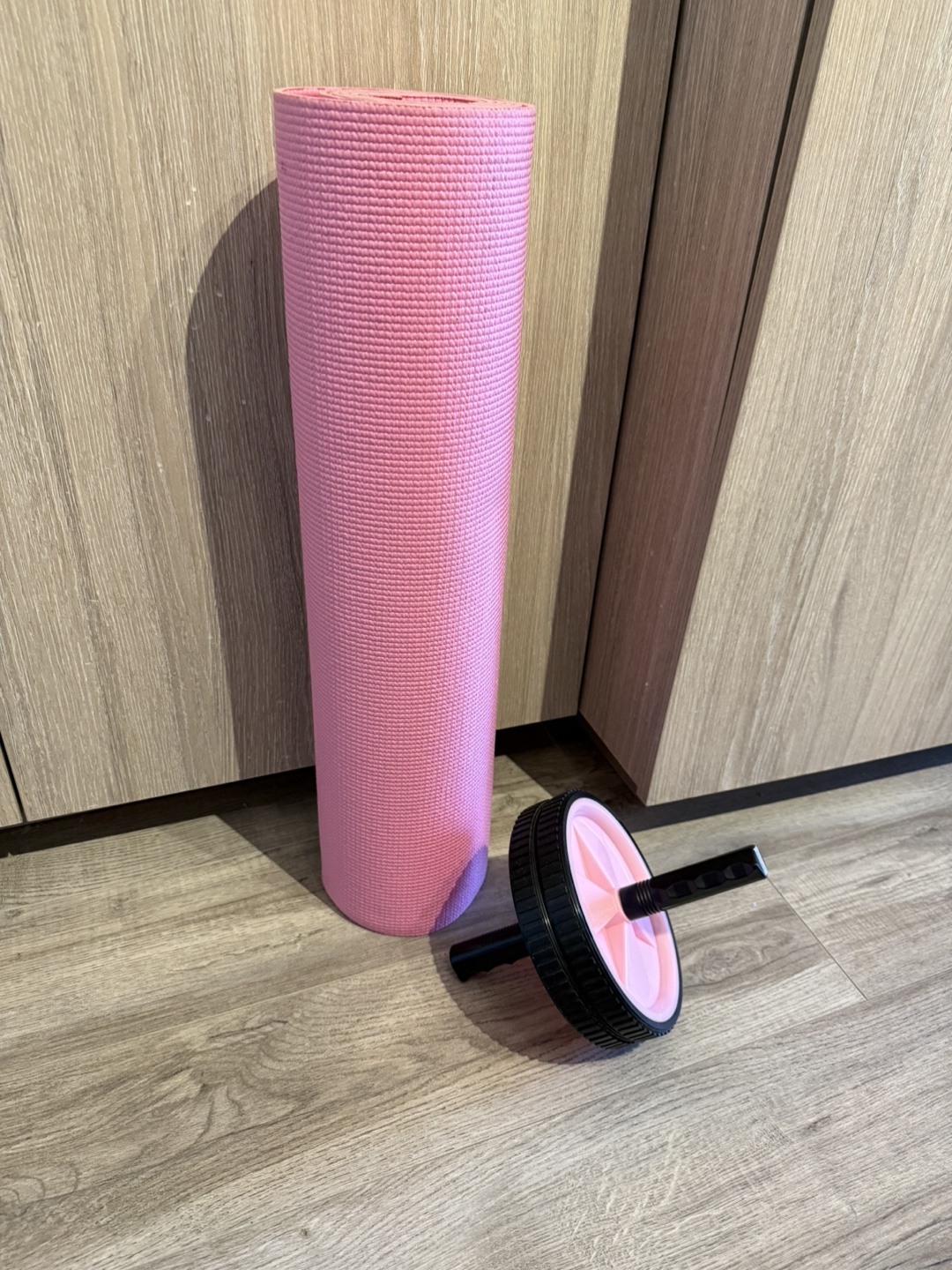 Pink Yoga Mat with Ab Roller Wheel