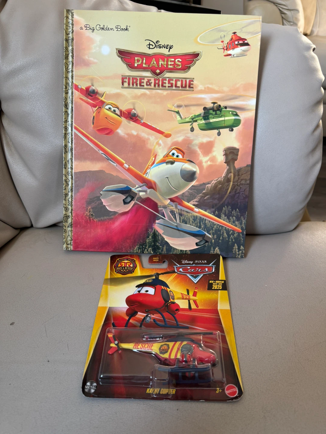 Disney Planes Fire & Rescue Book & Diecast - photo 2
