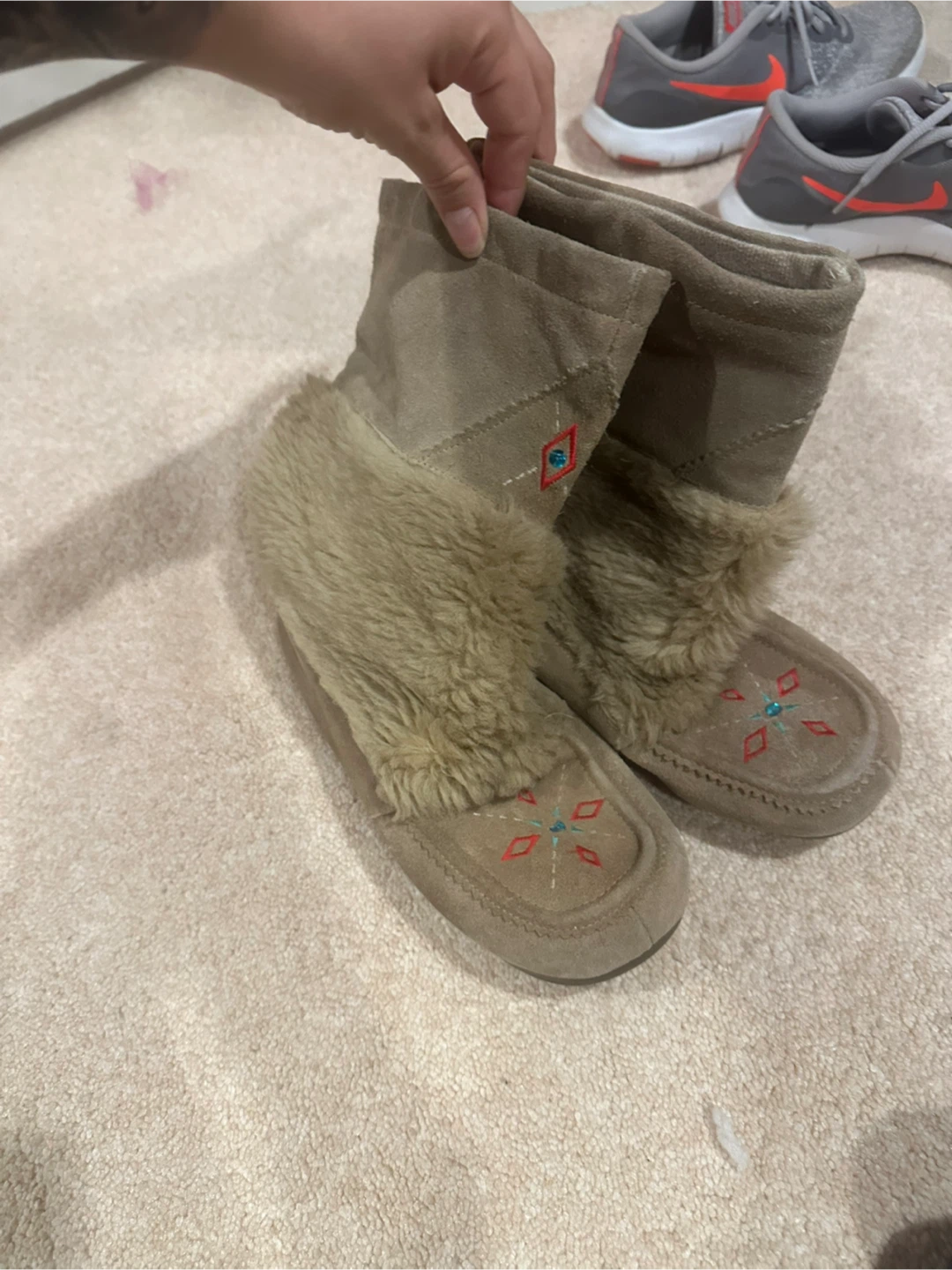 Minnetonka Moccasin Boots - photo 2