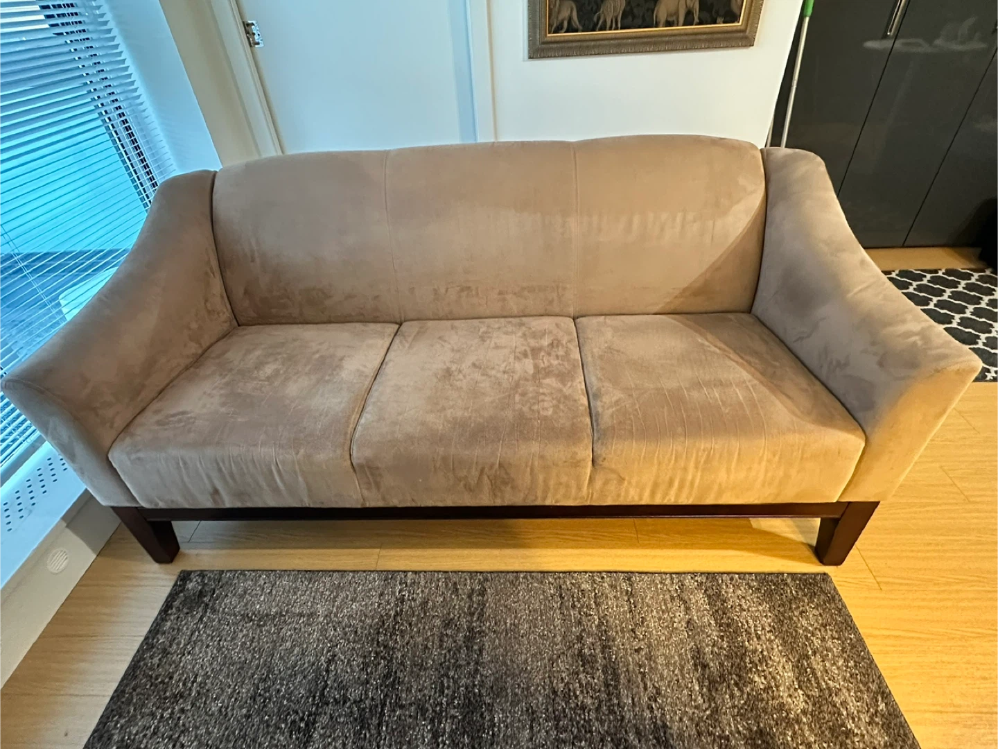Beige Suede Sofa 🛋️ – Solid Wood Frame – Excellent Condition - photo 2