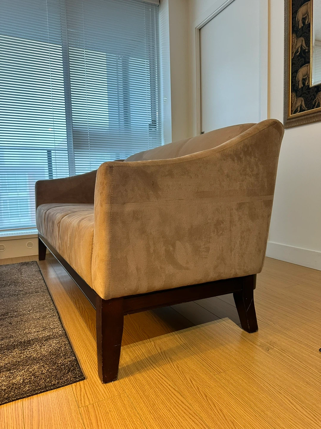 Beige Suede Sofa 🛋️ – Solid Wood Frame – Excellent Condition - photo 4