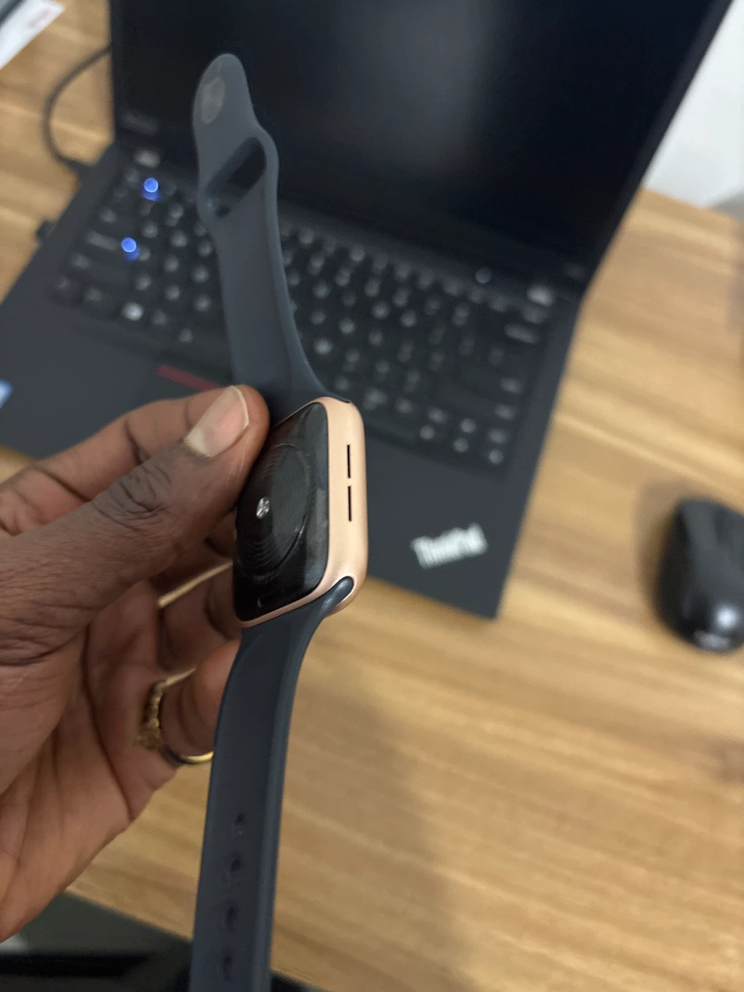 Apple Watch SE 44MM - photo 4