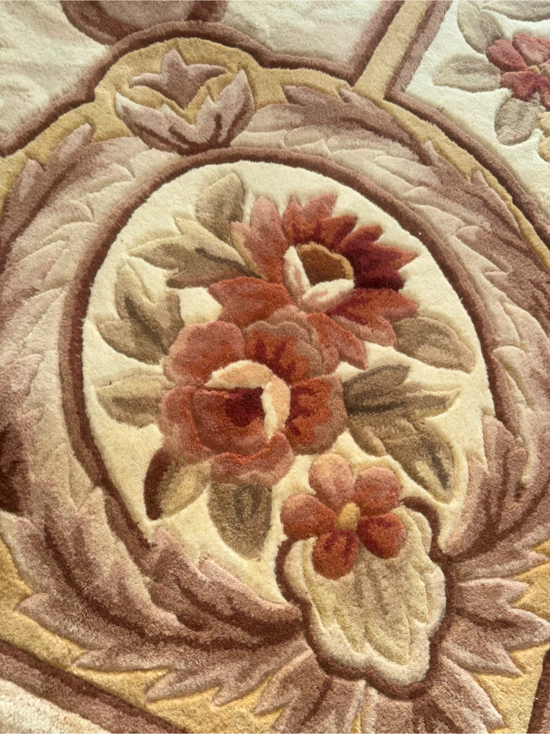 100% wool Floral Patterned Area Rug