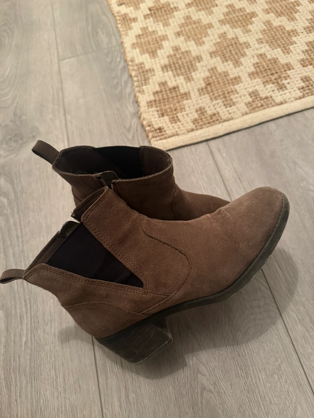 Brown Suede Chelsea Boots W7