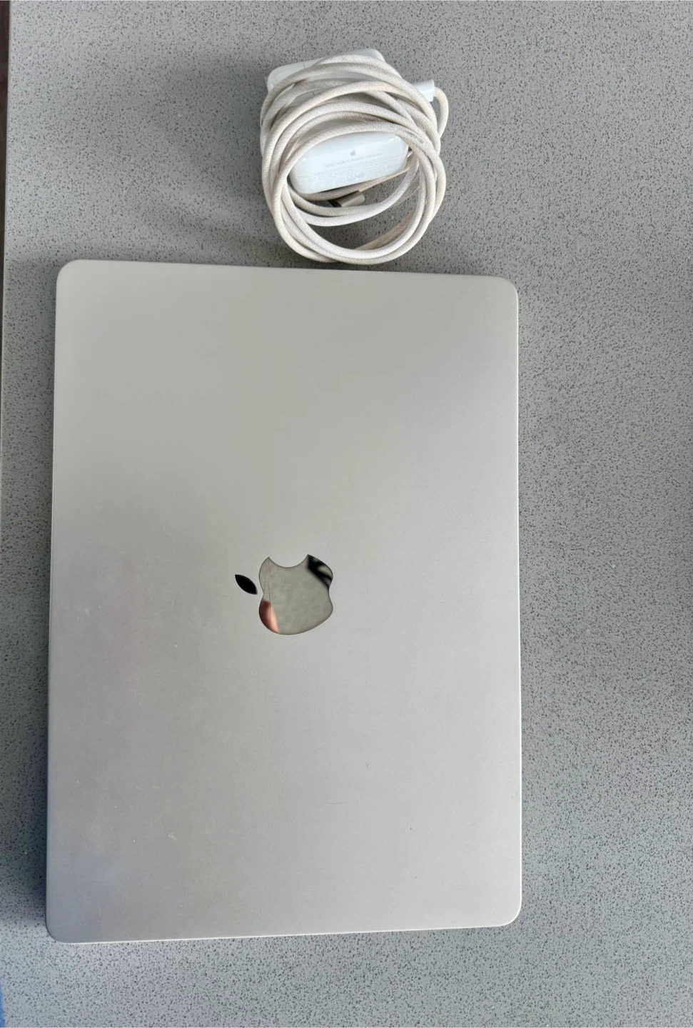 13-inch MacBook Air with M3 chip (2024) - Colour Starlight