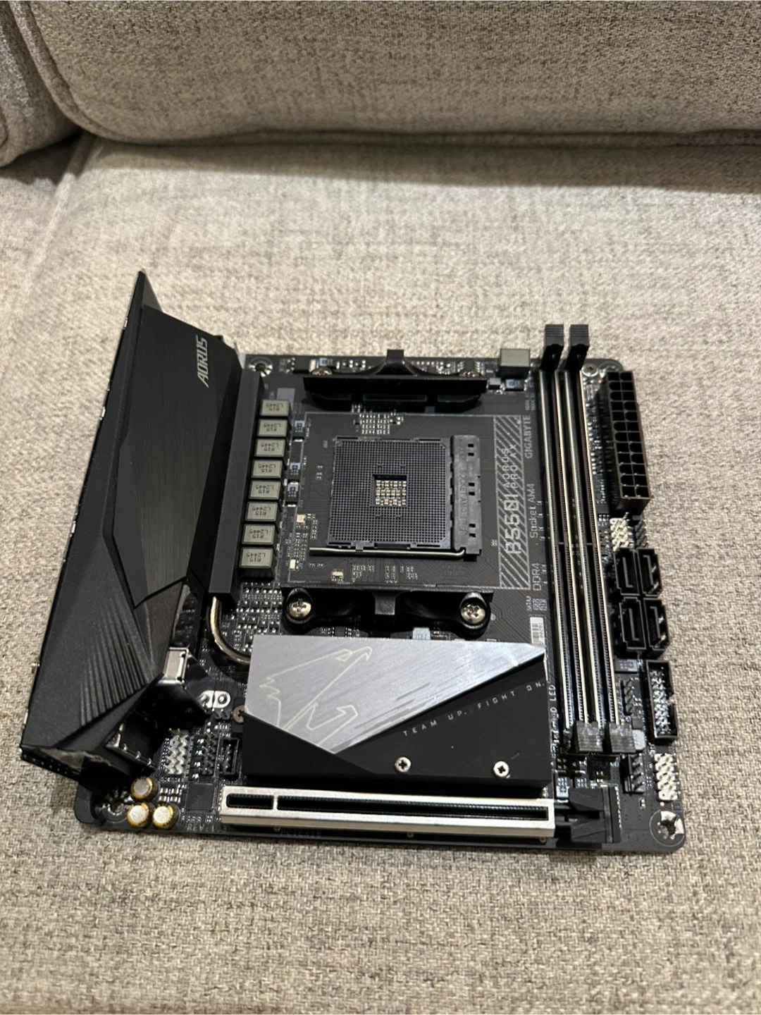 Gigabyte Aorus B550I Pro AX Motherboard - Like New! - photo 4