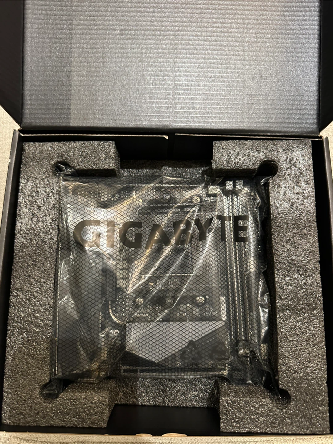 Gigabyte Aorus B550I Pro AX Motherboard - Like New! - photo 3