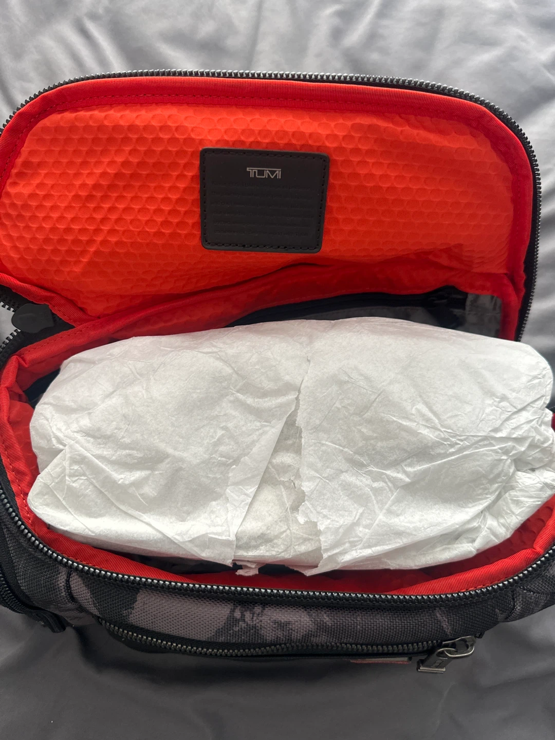 Tumi Kelley Sling Bag - New - photo 3
