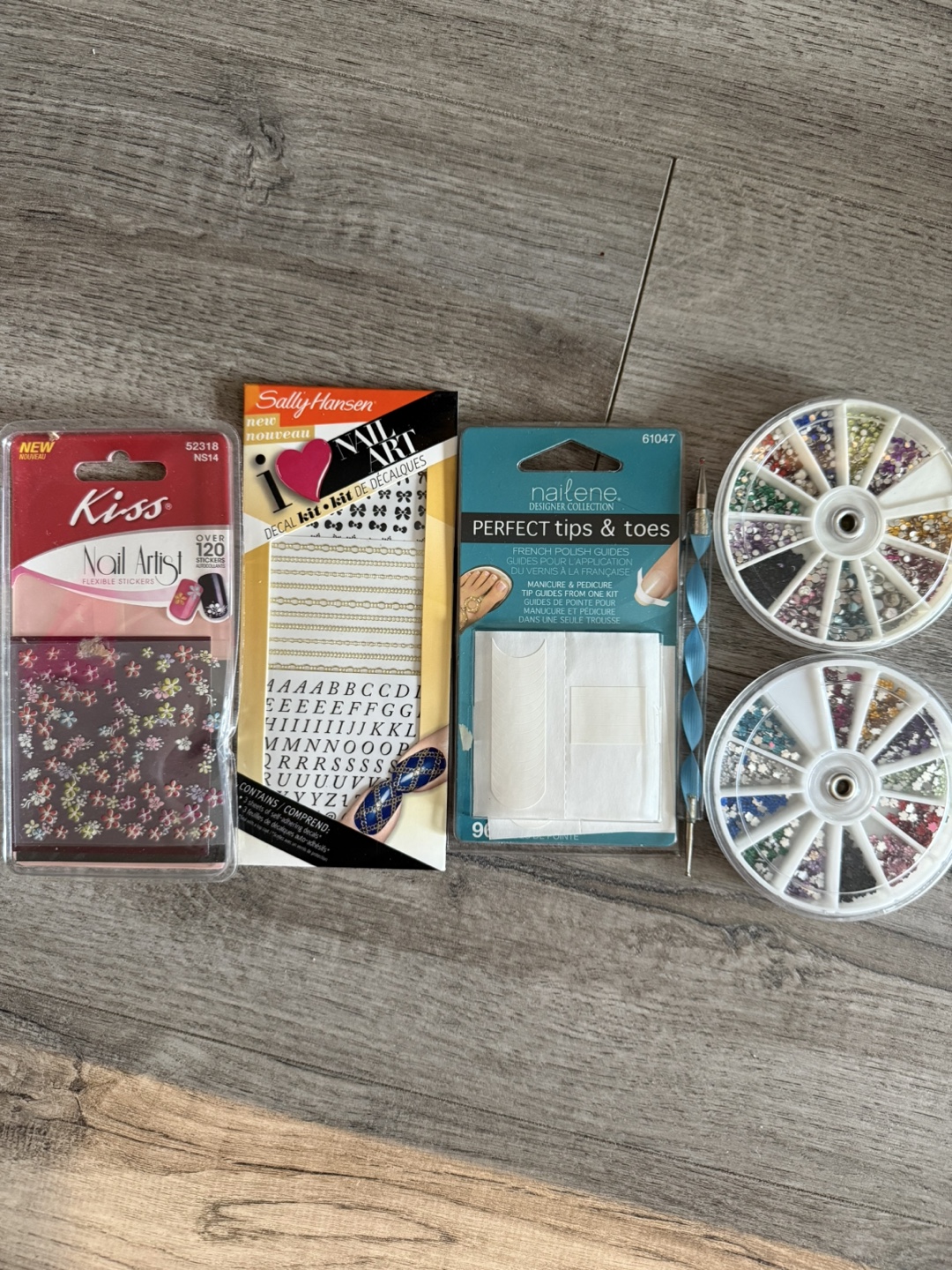 Nail Art Kit: Kiss, Sally Hansen, Nailene