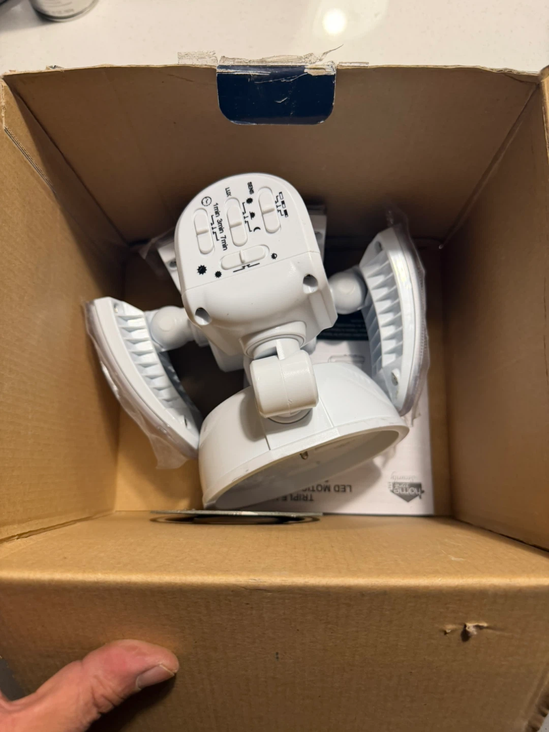 Home Zone Security LED Sensor Light - New in Box! - photo 3