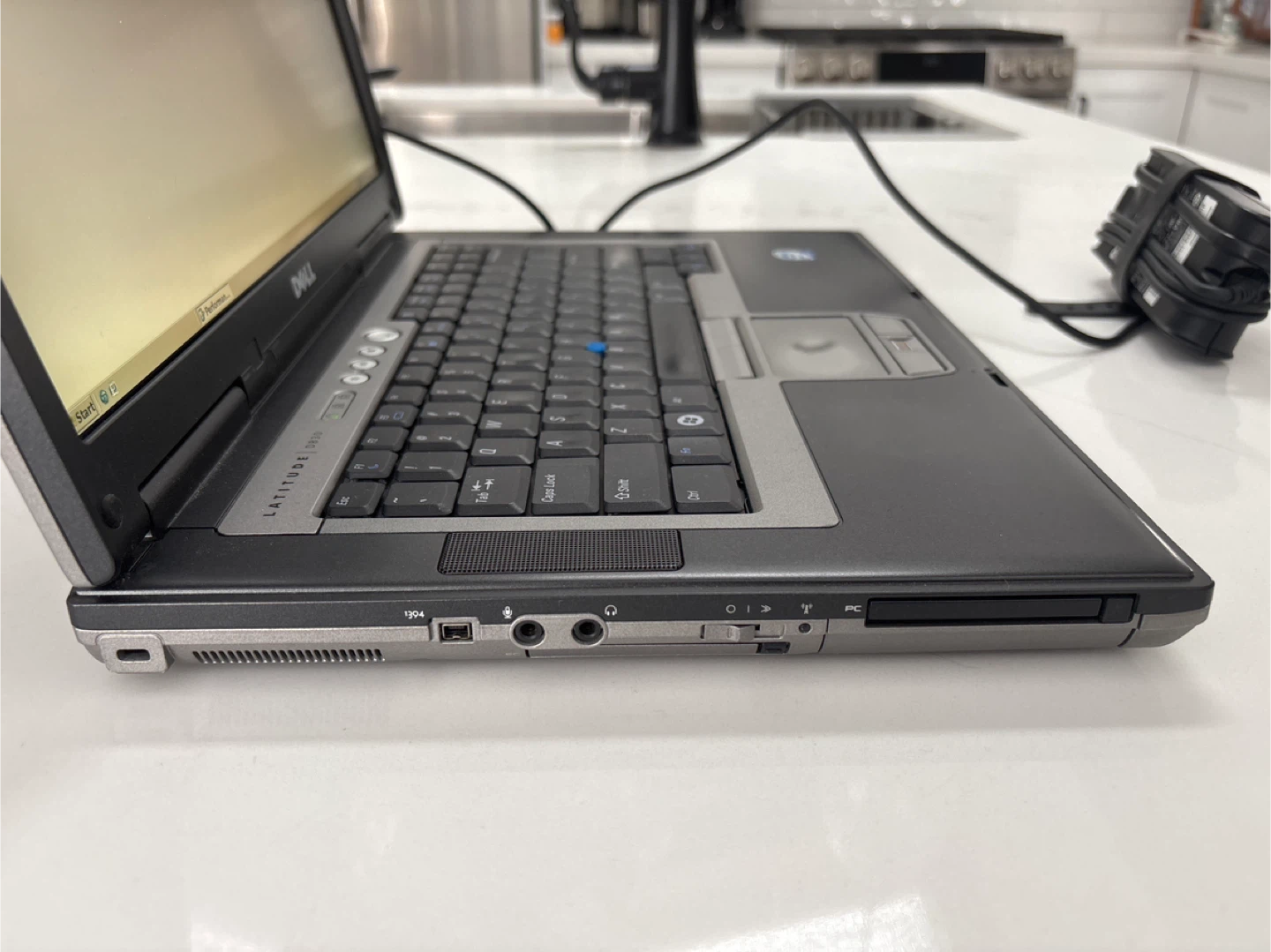Dell Latitude D830 Laptop - photo 5