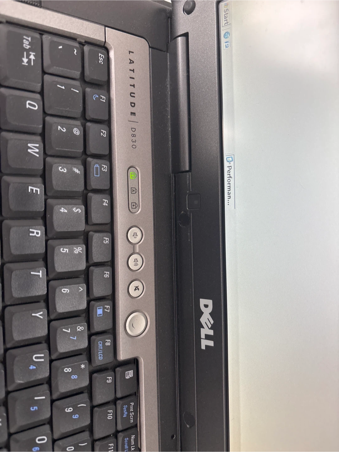 Dell Latitude D830 Laptop - photo 2