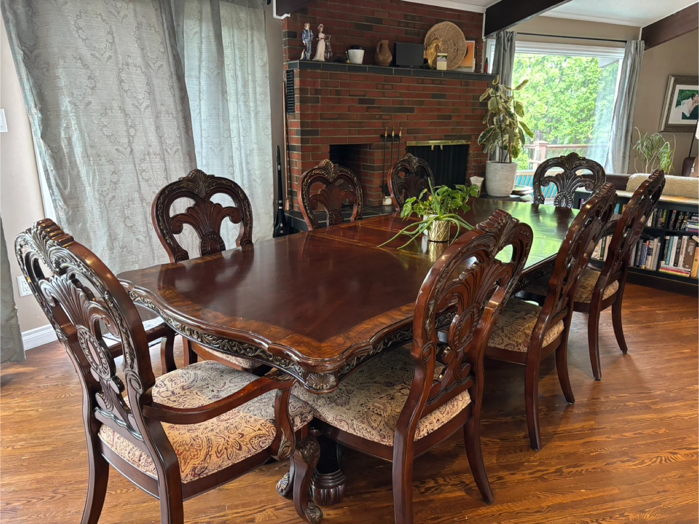 Ornate Dining Table with 8 Chairs - photo 2