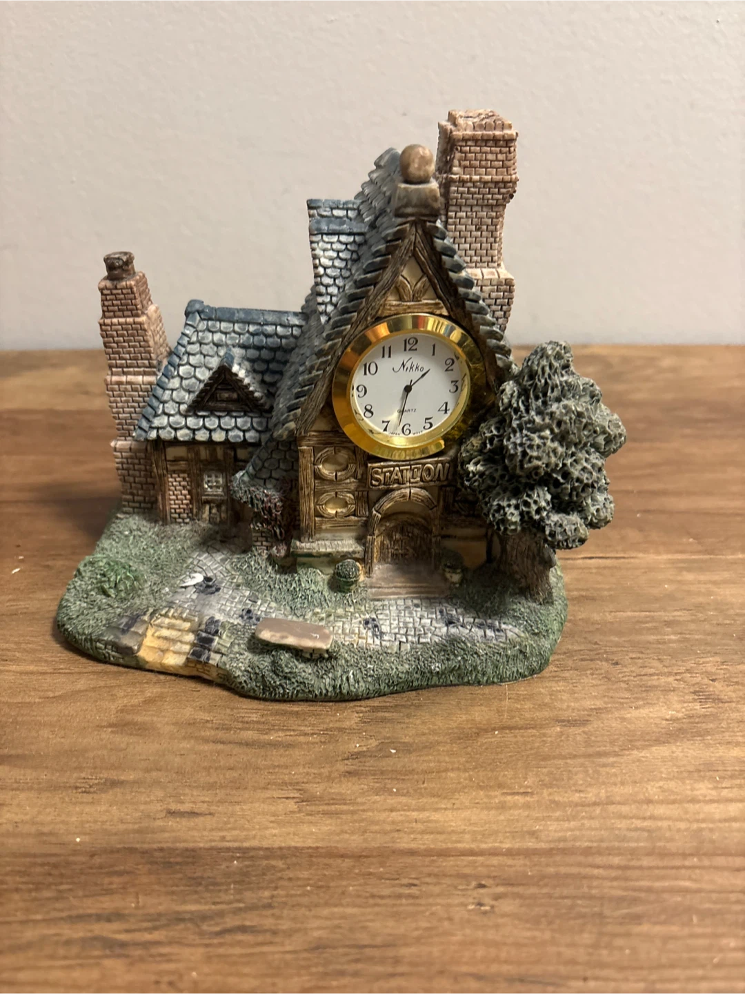 Nikko Station Clock Figurine - photo 2