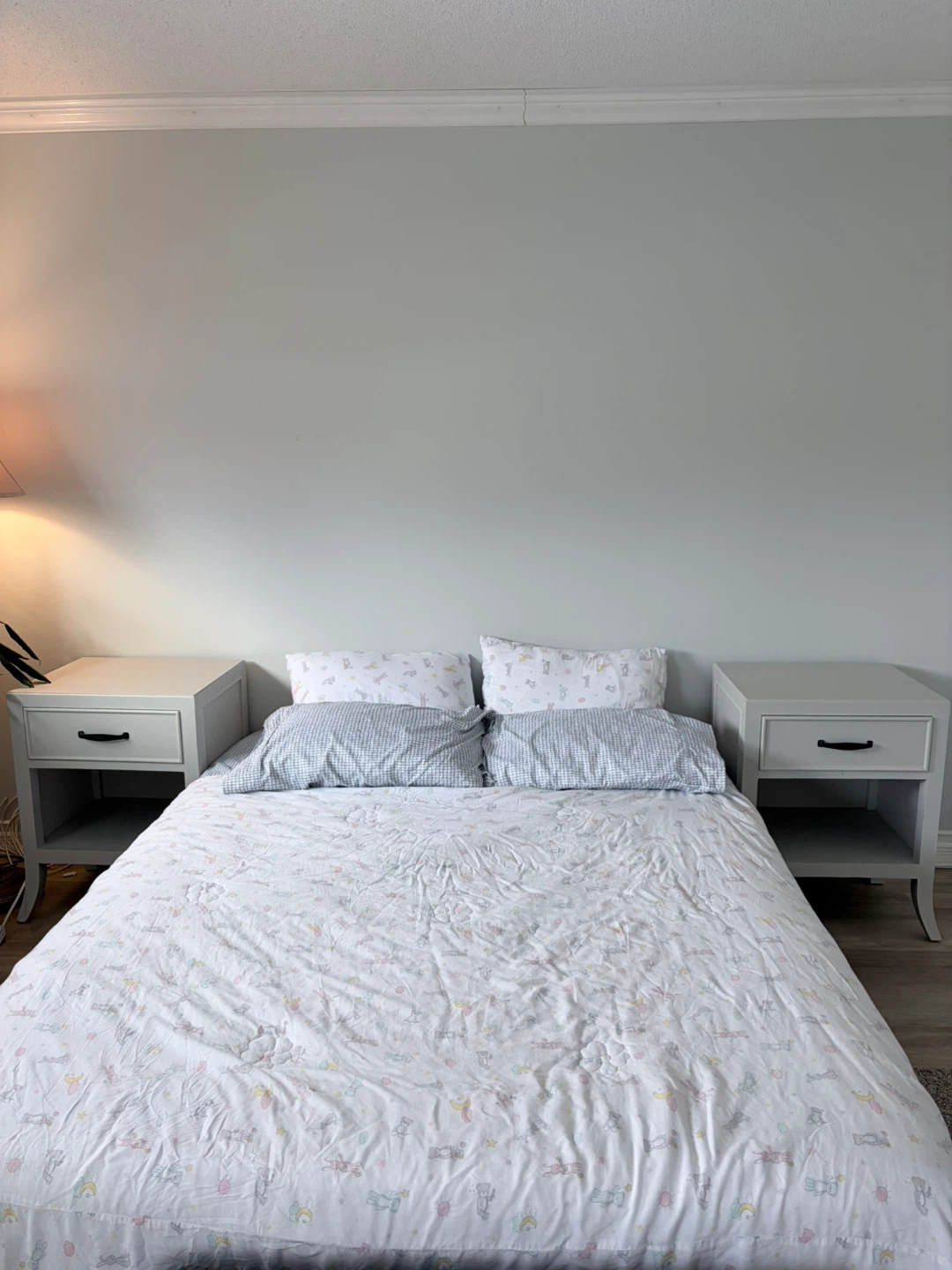 White Nightstands - Set of Two - photo 3