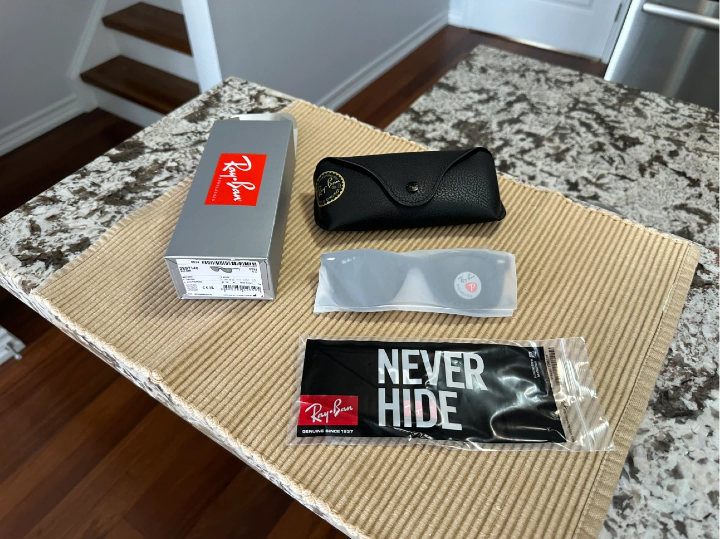 New in Box Ray-Ban Wayfarer Polarized. MADE IN ITALY 🇮🇹 - photo 3