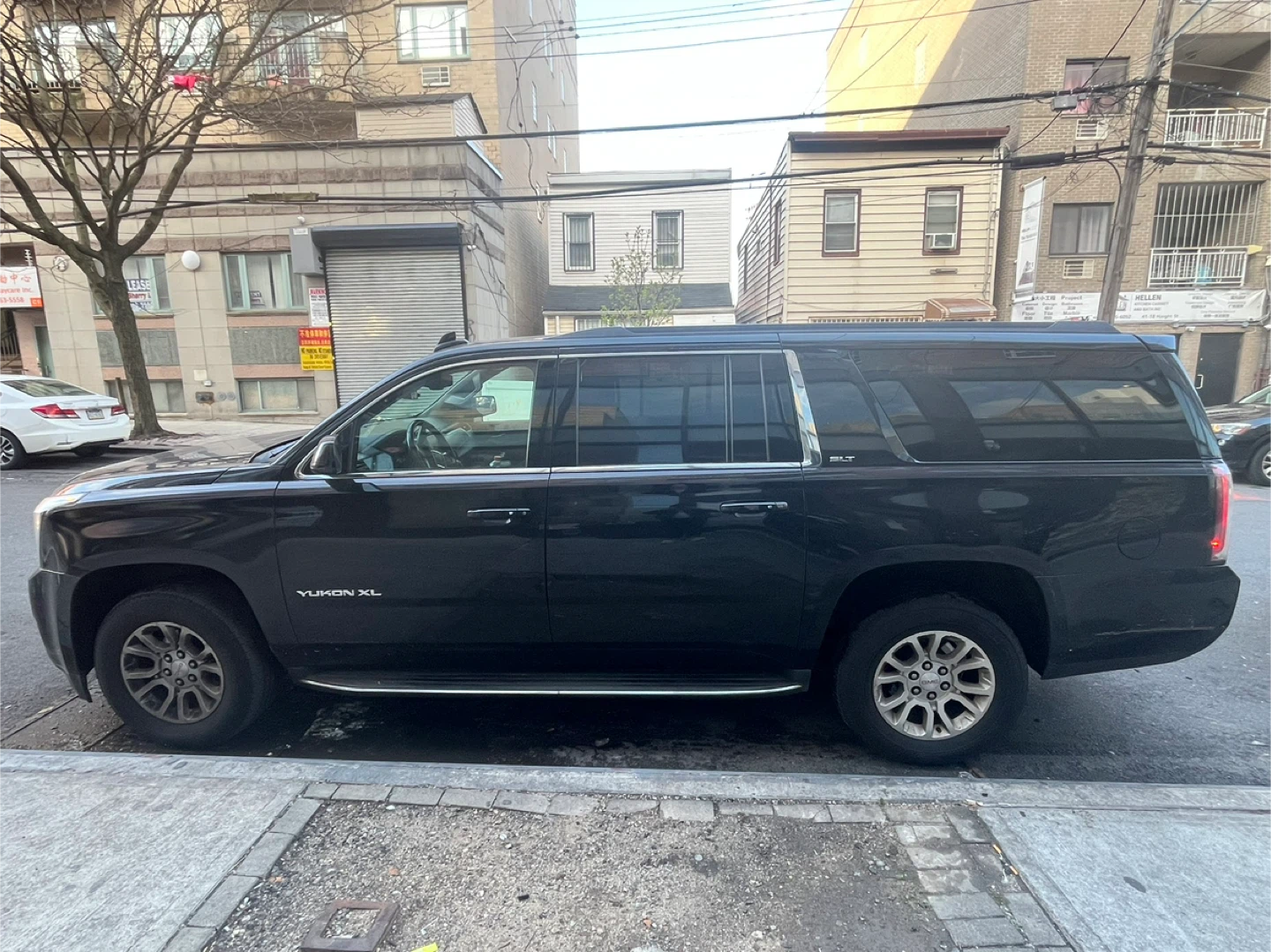Black GMC Yukon XL - photo 5