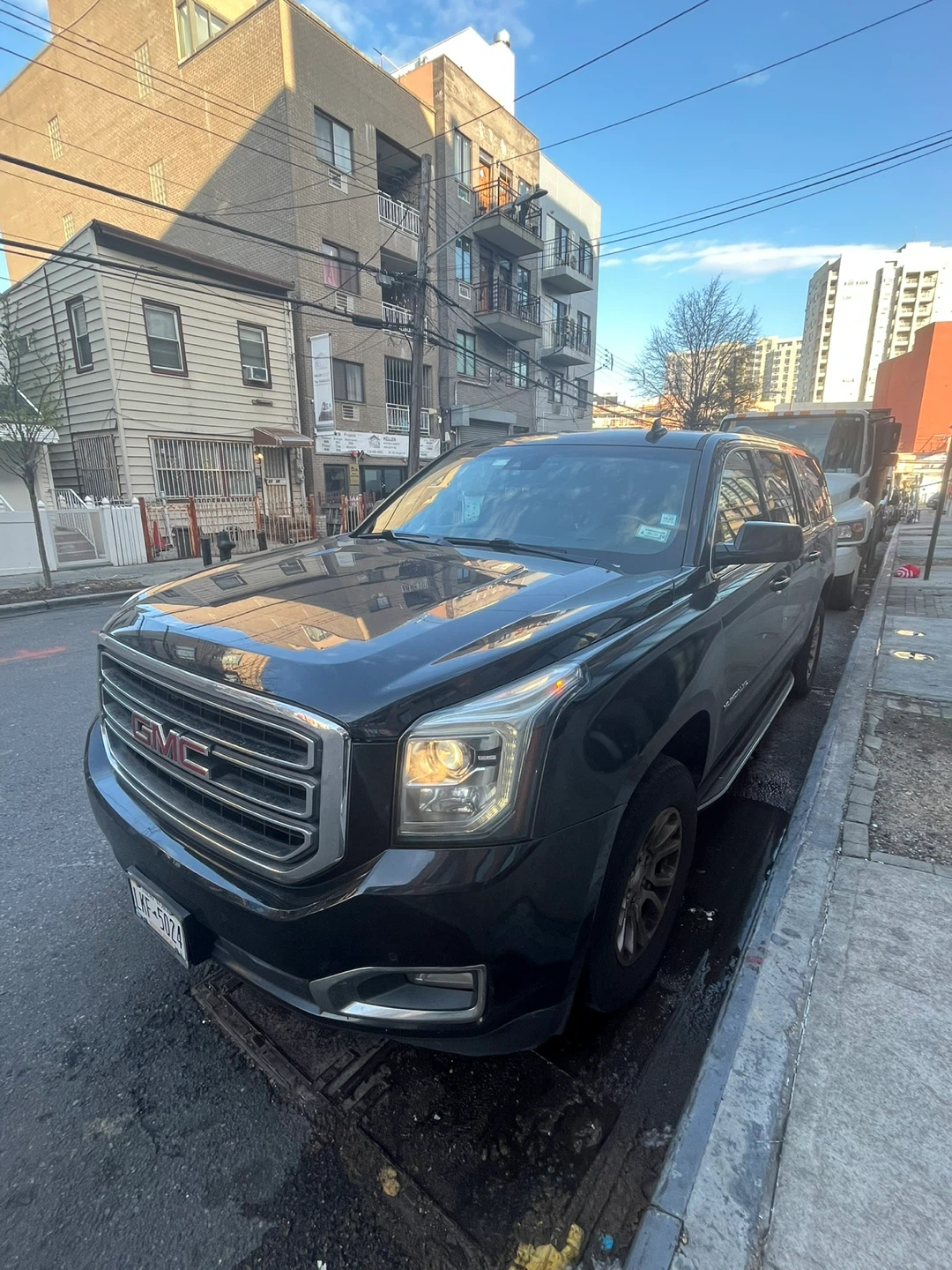 Black GMC Yukon XL - photo 2