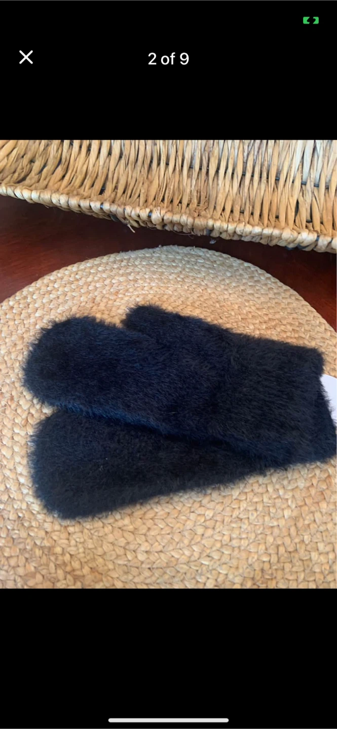 New Quo Beauty Black Mittens