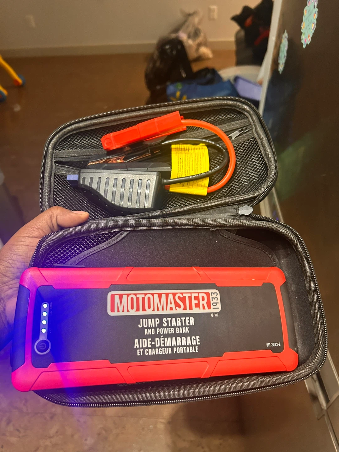 MotoMaster Jump Starter and Power Bank - photo 2
