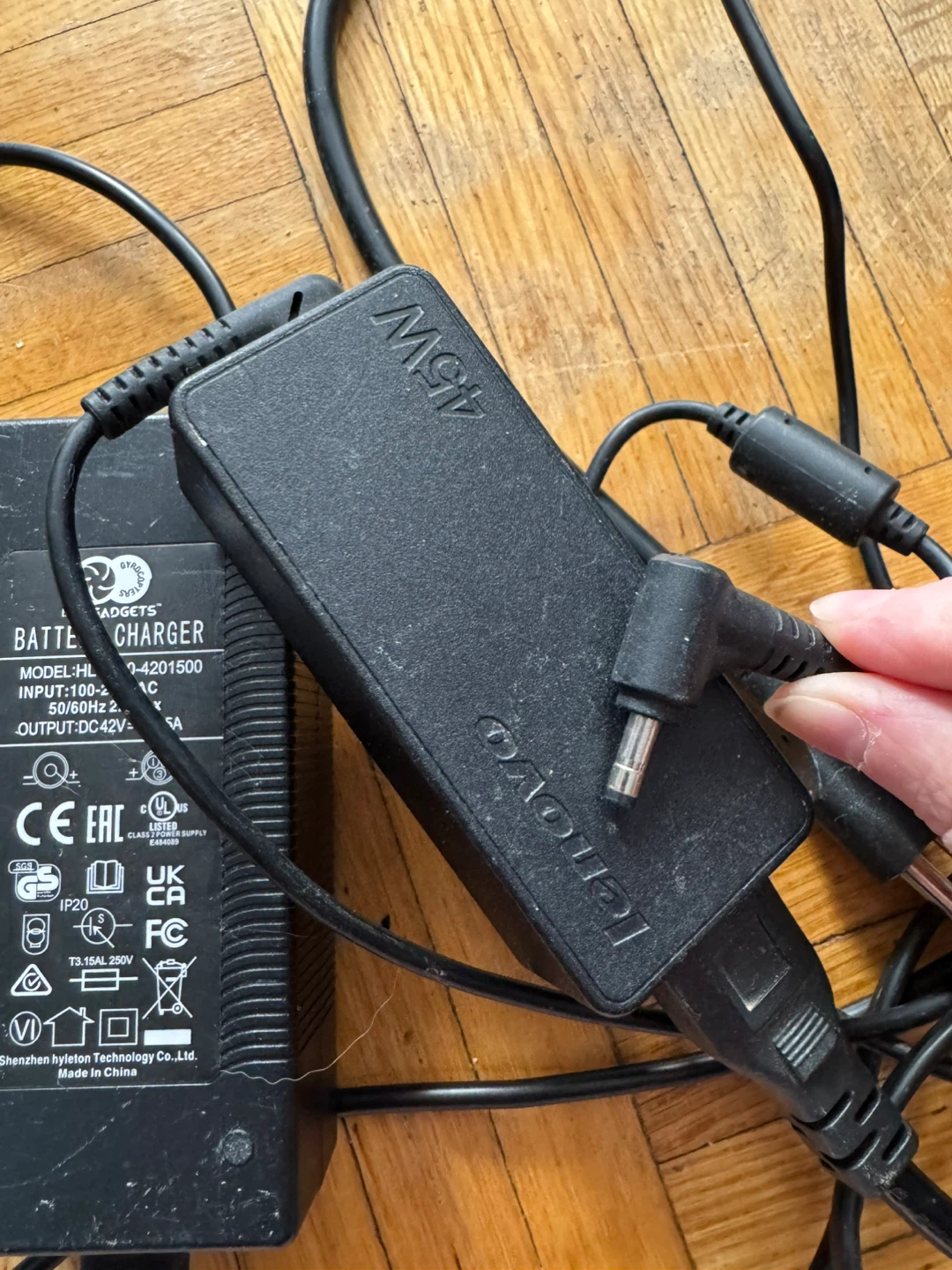 Laptop chargers - photo 2