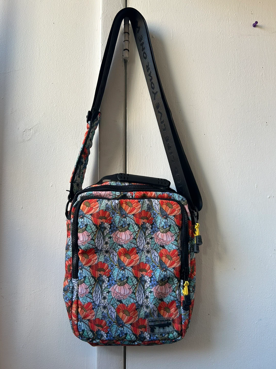 Sipsey Wilder Tablet Crossbody bag