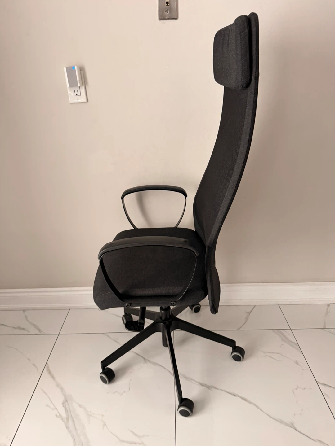 IKEA MARKUS Office Chair - Black - photo 4