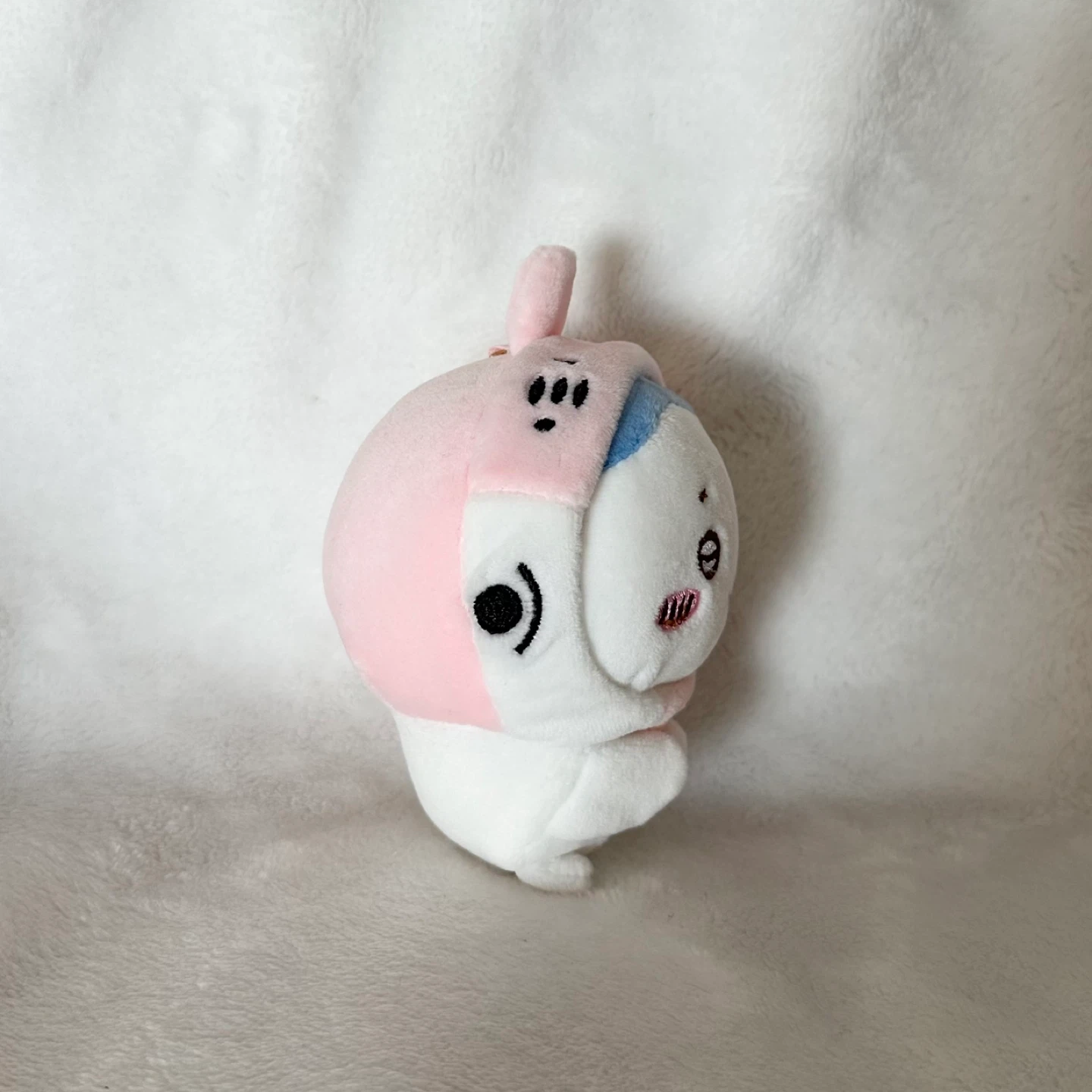 Chiikawa-lookalike Fish Kawaii Plush Keychain - Pink & White - photo 2