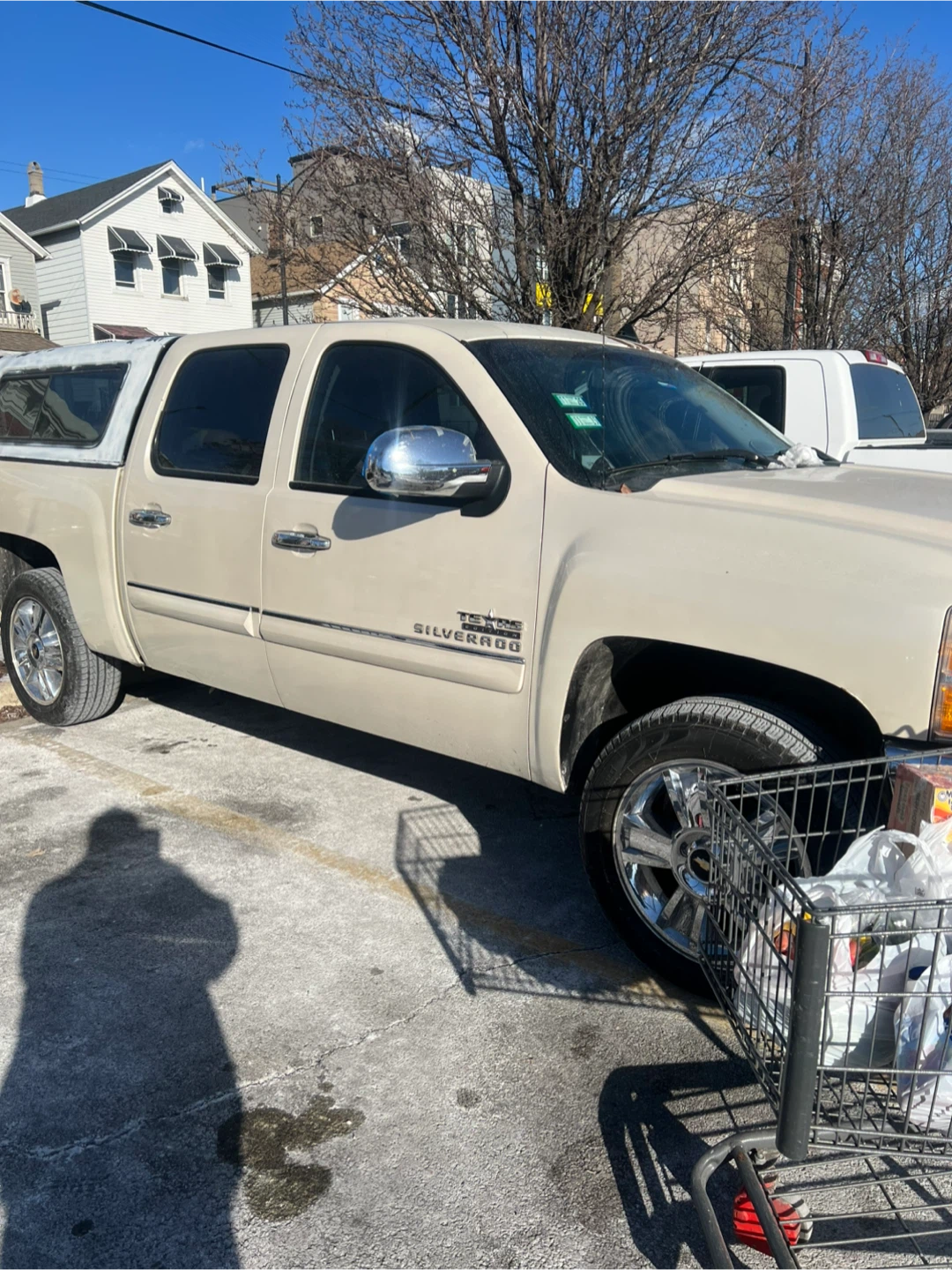Chevrolet Silverado Pickup Truck with Cap - photo 2
