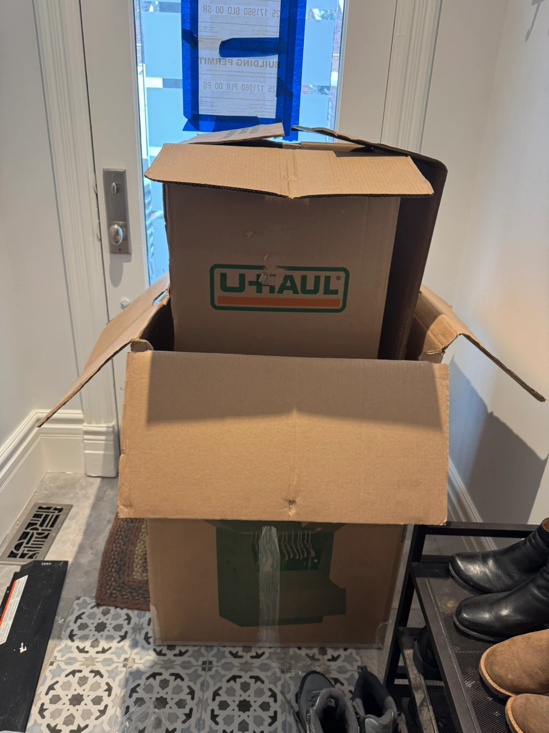 U-Haul Wardrobe Moving Box with Hanging Bar - photo 3
