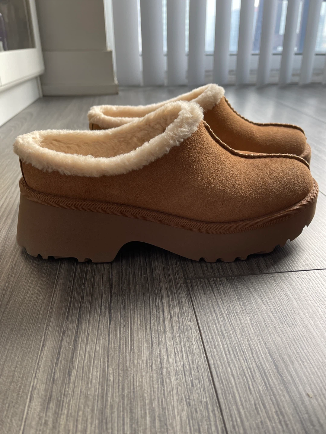 Ugg Clogs Size 8 - photo 2