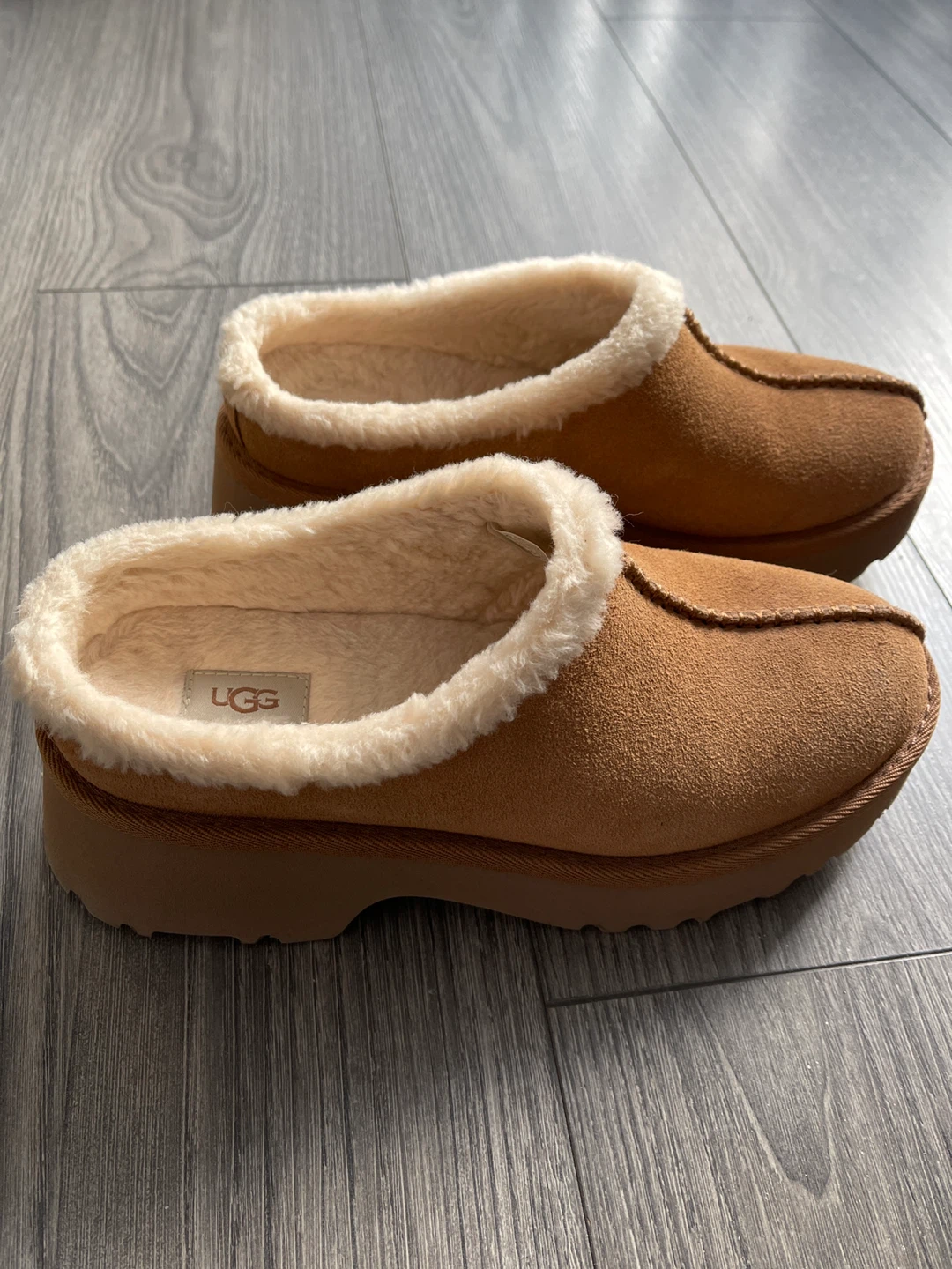 Ugg Clogs Size 8