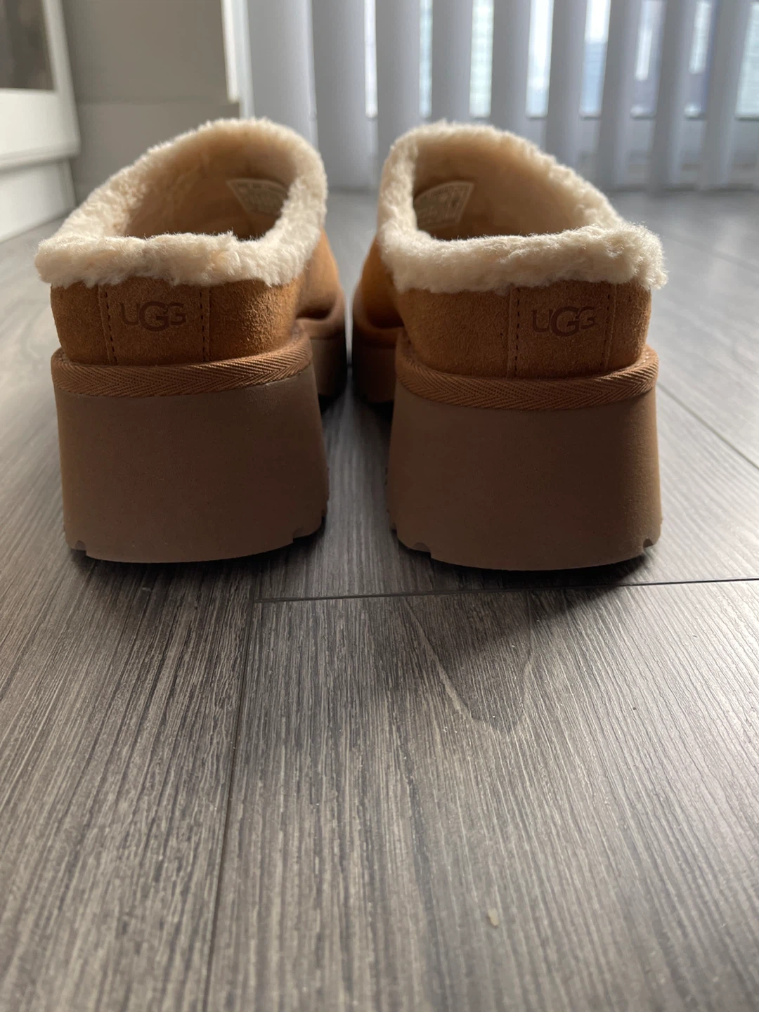 Ugg Clogs Size 8 - photo 4