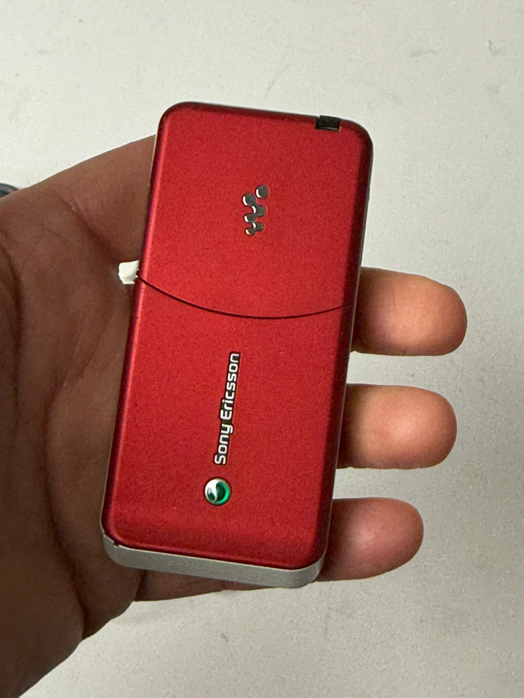 Sony Ericsson W580i Walkman Red - photo 3
