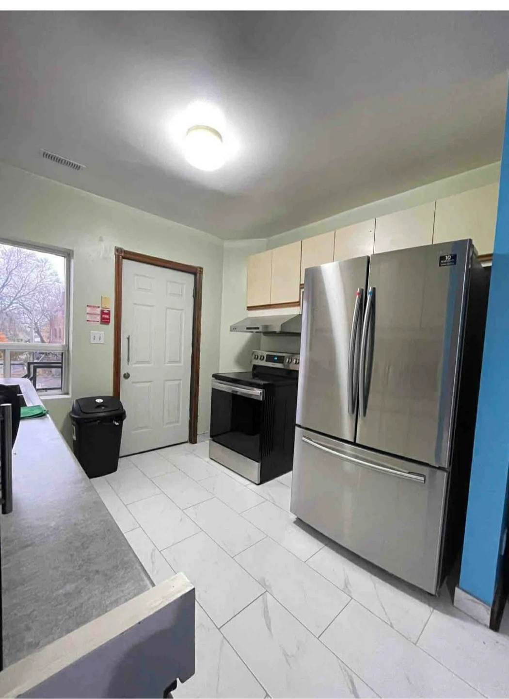 Room share kitchen and washroom
