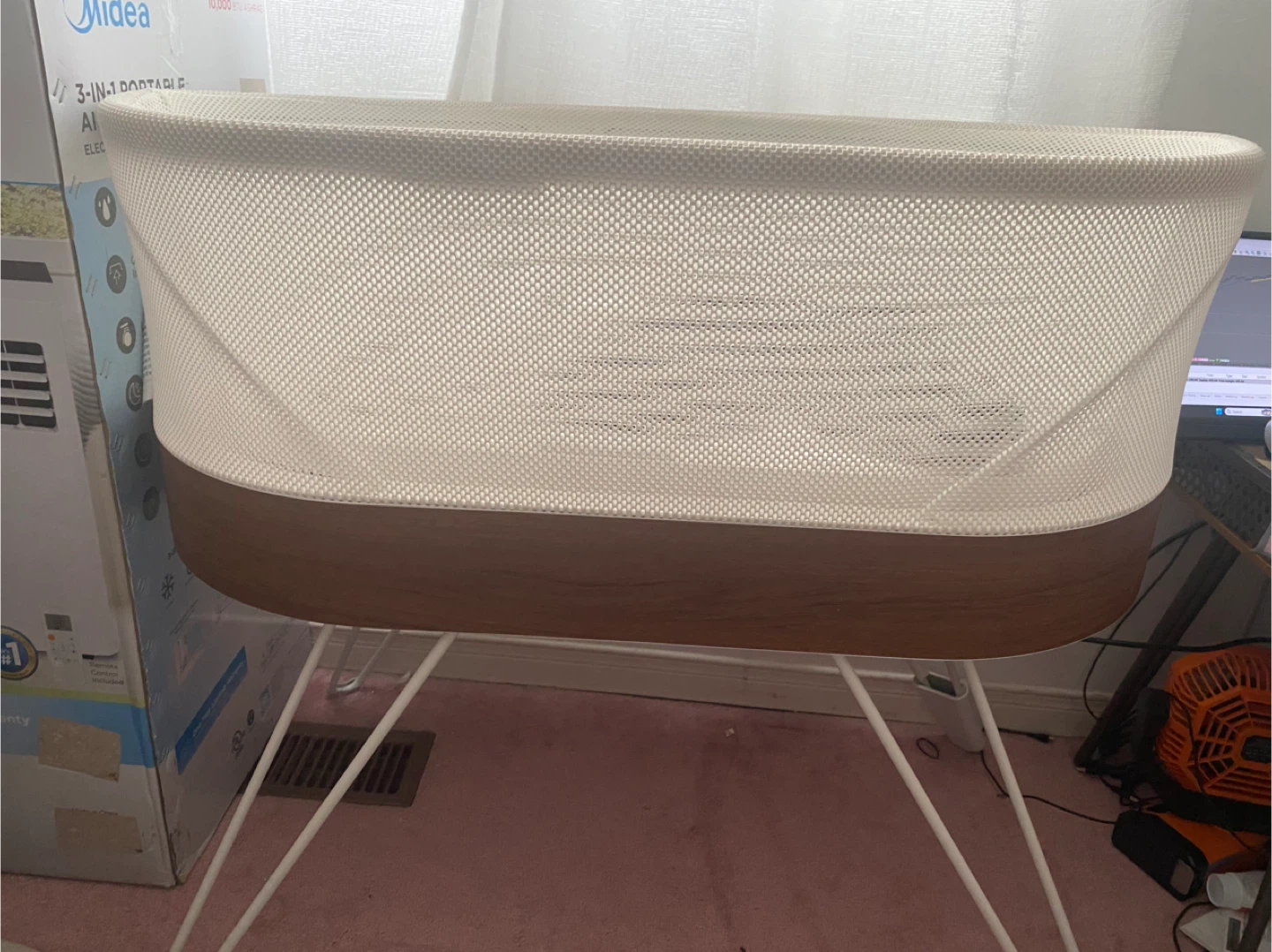 Snoo Bassinet and accessories