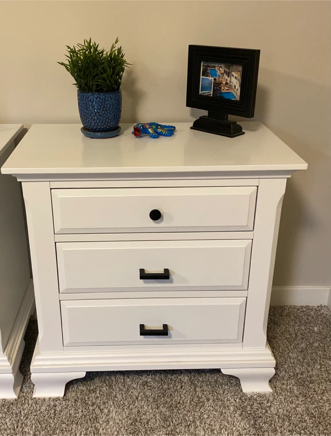King sized White Nightstands with black hardware - photo 3