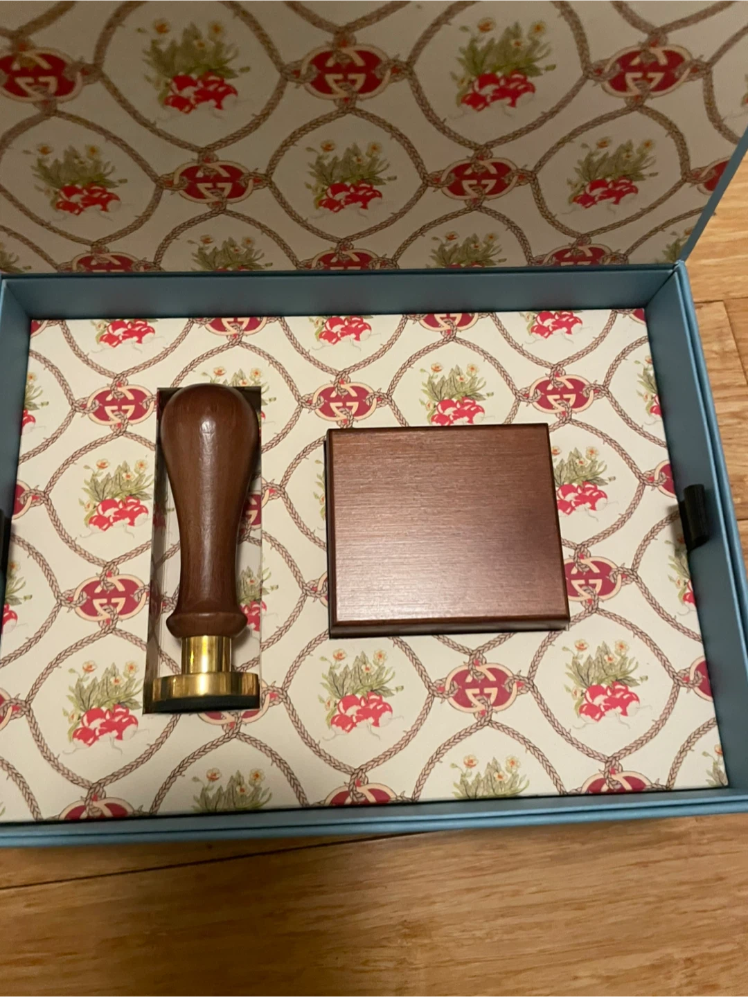 Gucci Stationery Set with Stamp and Envelopes - photo 3