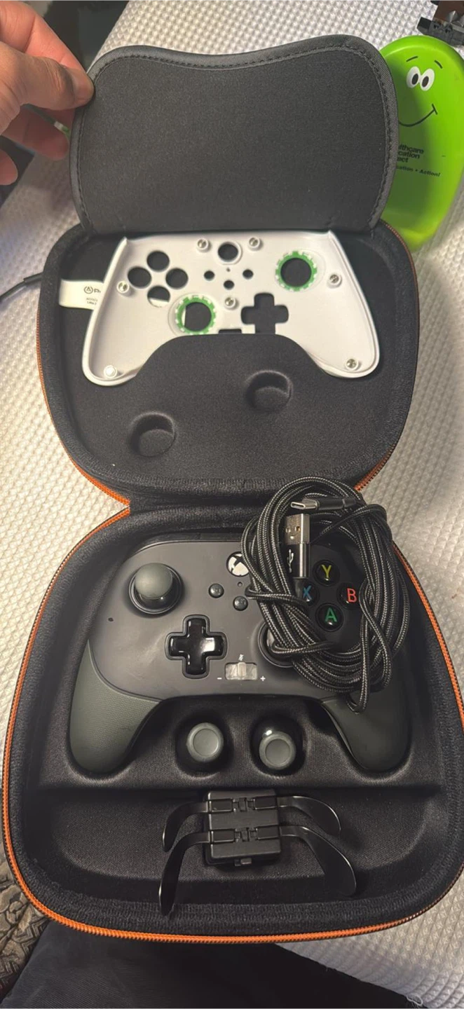 Fusion Pro Controller Case with Xbox Controller - photo 4