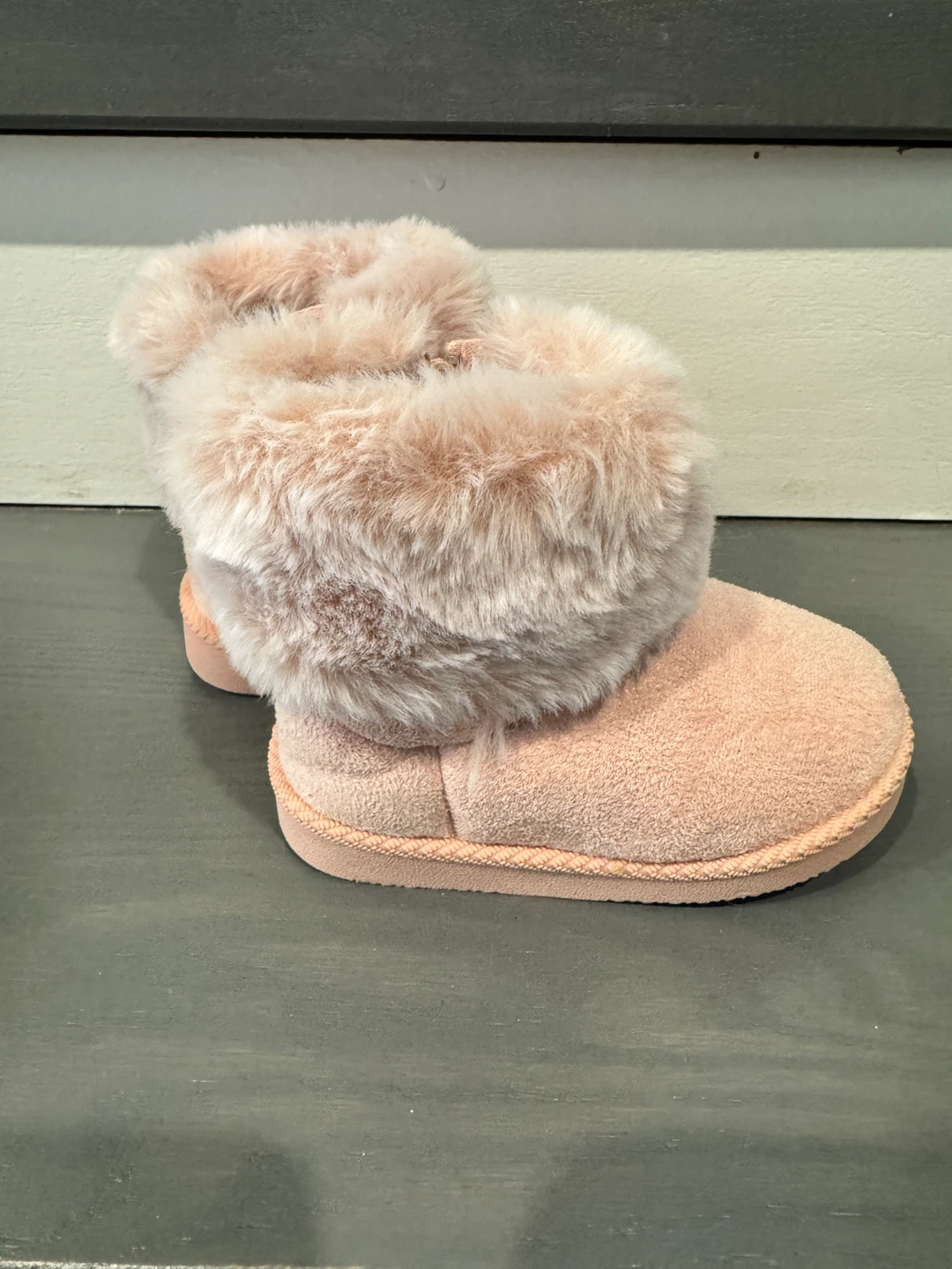 First steps faux fur lined boots size 5C - photo 2