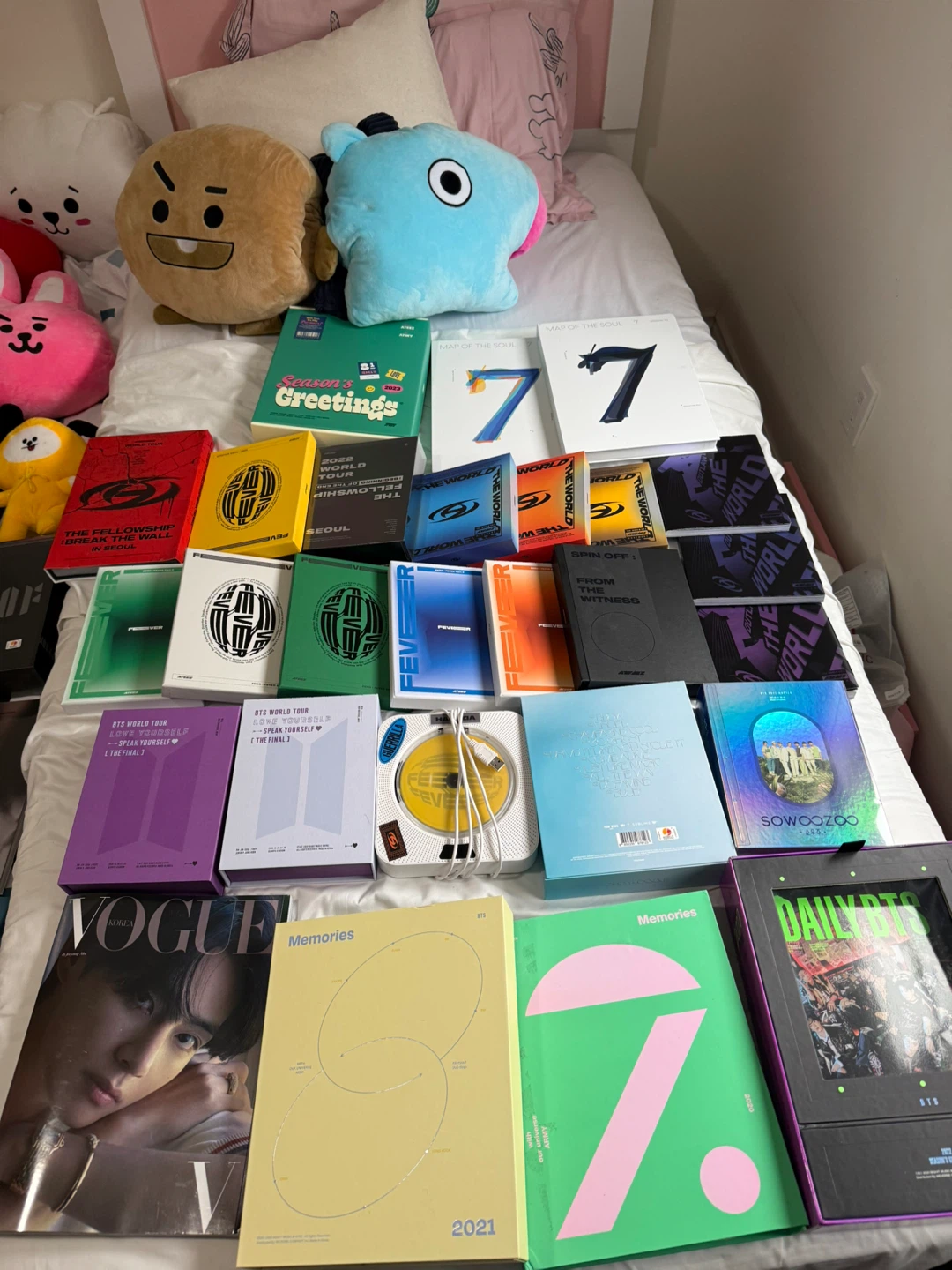 BTS & Ateez Albums, Photocards, and light sticks, plushies - photo 2