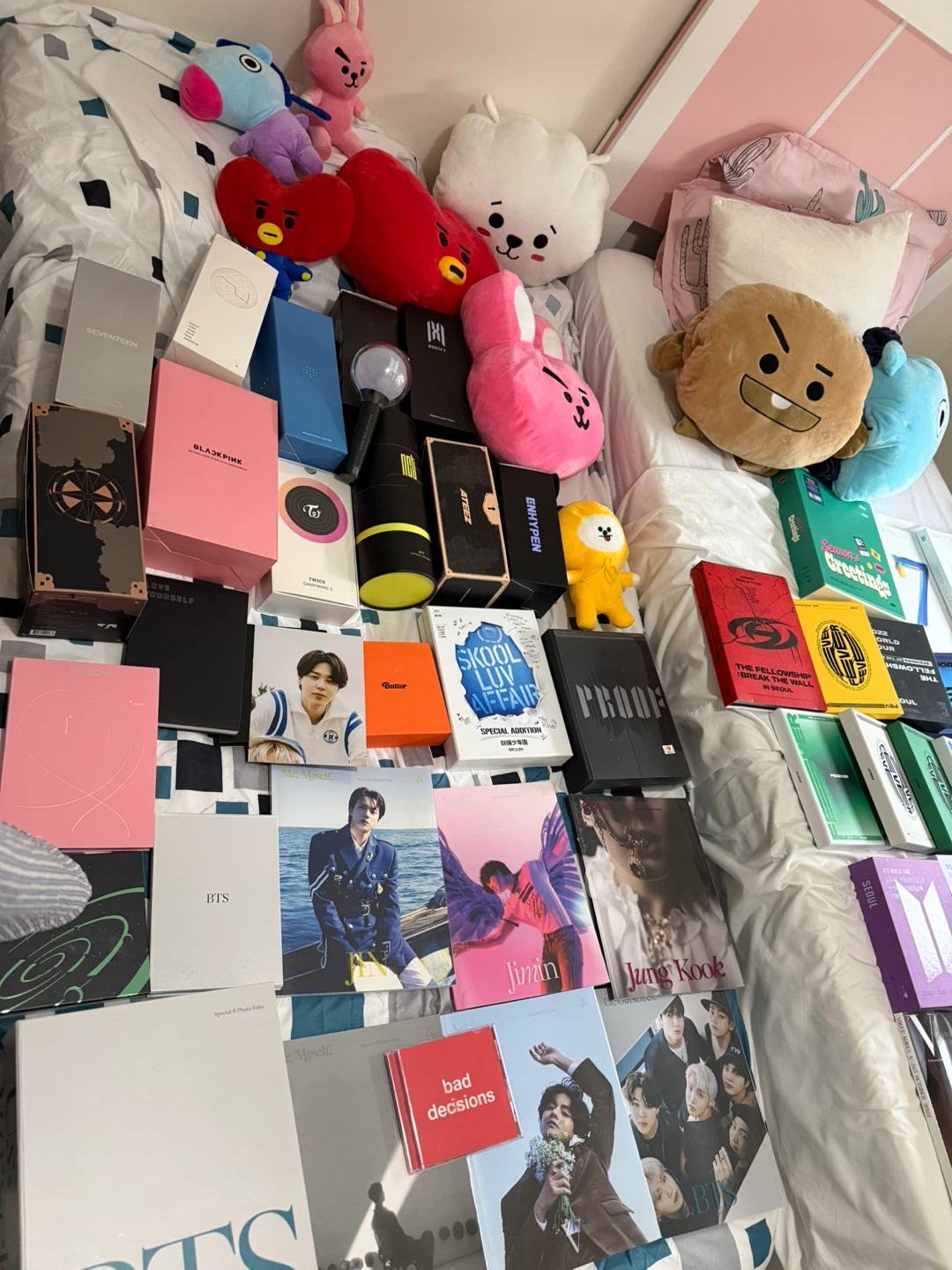 BTS & Ateez Albums, Photocards, and light sticks, plushies - photo 4